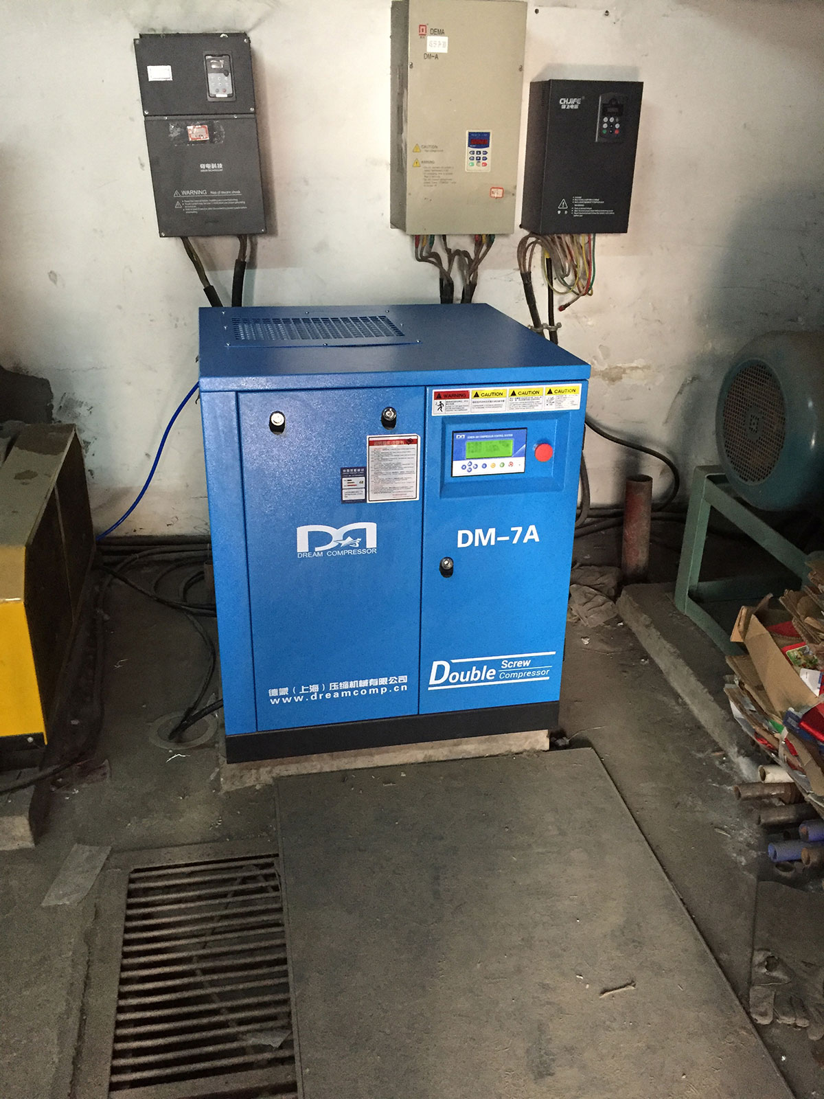 北京某高校工程系采购德蒙皮带螺杆式空压机案例